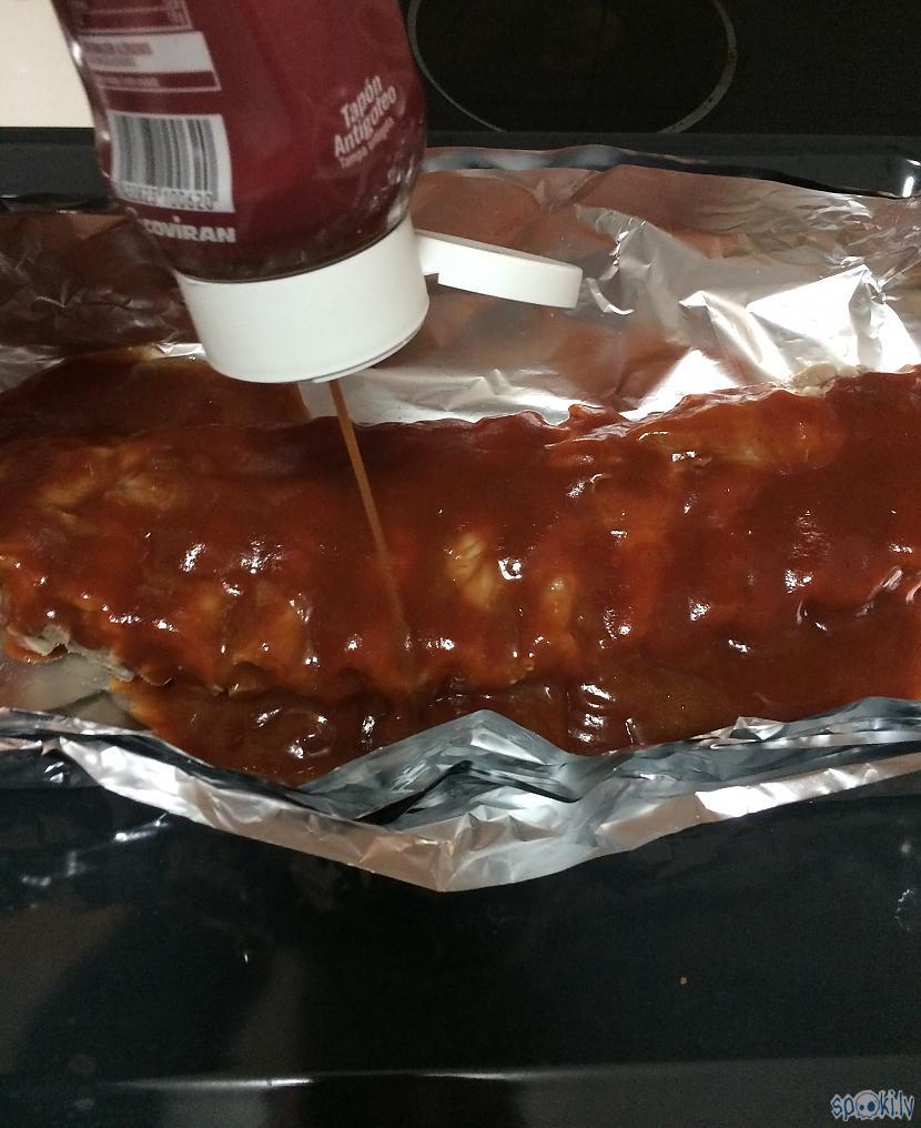 Pārlejam arī sakratīto bbq... Autors: PrincesaChicle Ribas kolā un cūkrāceņi sālī.