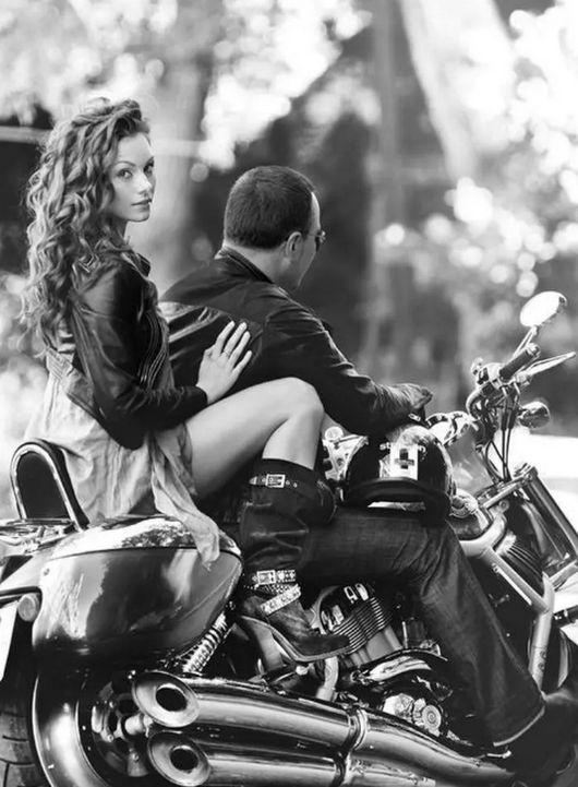 couples-on-a-motorcycle-naked