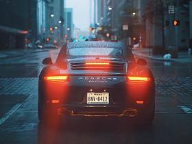 Kāda automašīna Tev būs nāktonē - varbūt «Tesla» vai «Audi»?