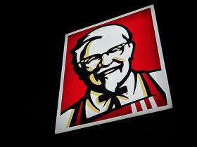 Nu ļoti garšīgi fakti par "Kentucky Fried Chicken" dibinātāju pulkvedi Sandersu
