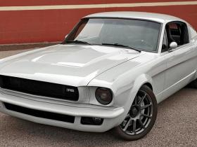 1965 Ford Mustang E-Force Supercharged 5.0 Coyote Crate tapšana.