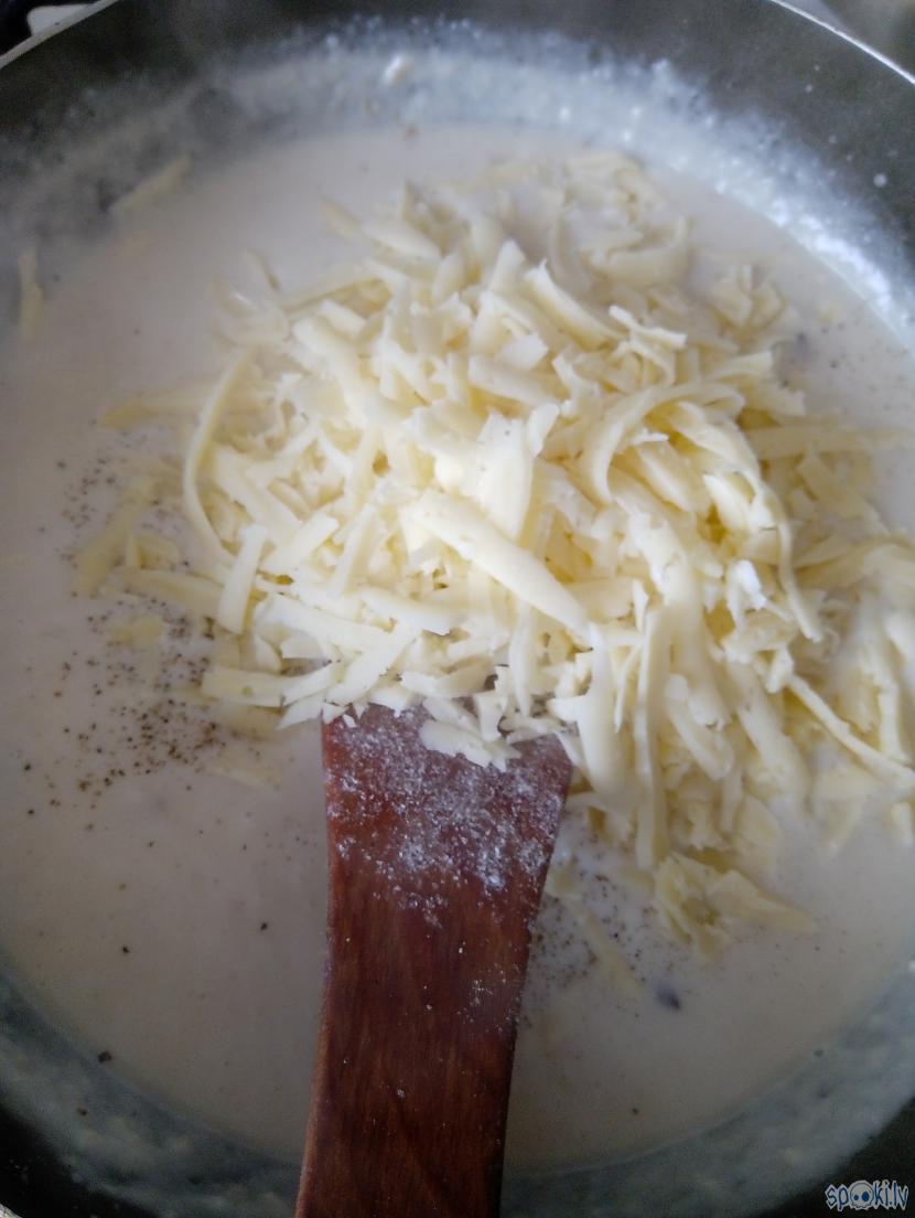 Jau gatavai mērcei pieliku... Autors: Piparmētra11 Sacepums siera mercē